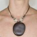 Les bijoux Jacaranda en graines naturelles : Collier modèle  ENTADA Gris  1