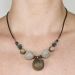 Les bijoux Jacaranda en graines naturelles : Collier modèle MUCUNA Gris  1