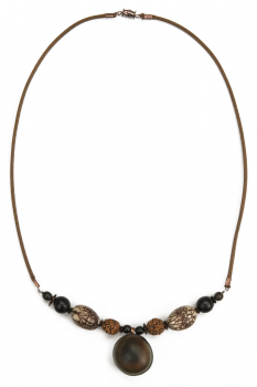 Bijou en graines naturelles : Collier modèle MUCUNA Chocolat 0